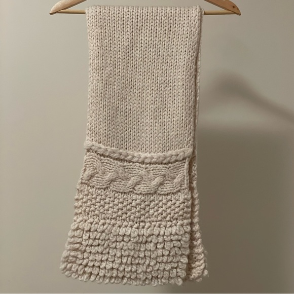 Ann Taylor 🧶 knit scarf 🧣 - Picture 1 of 6